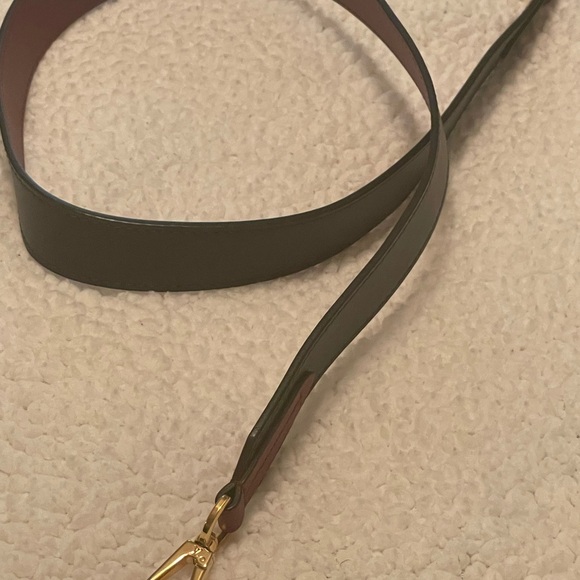 Louis Vuitton - Picture 3 of 15